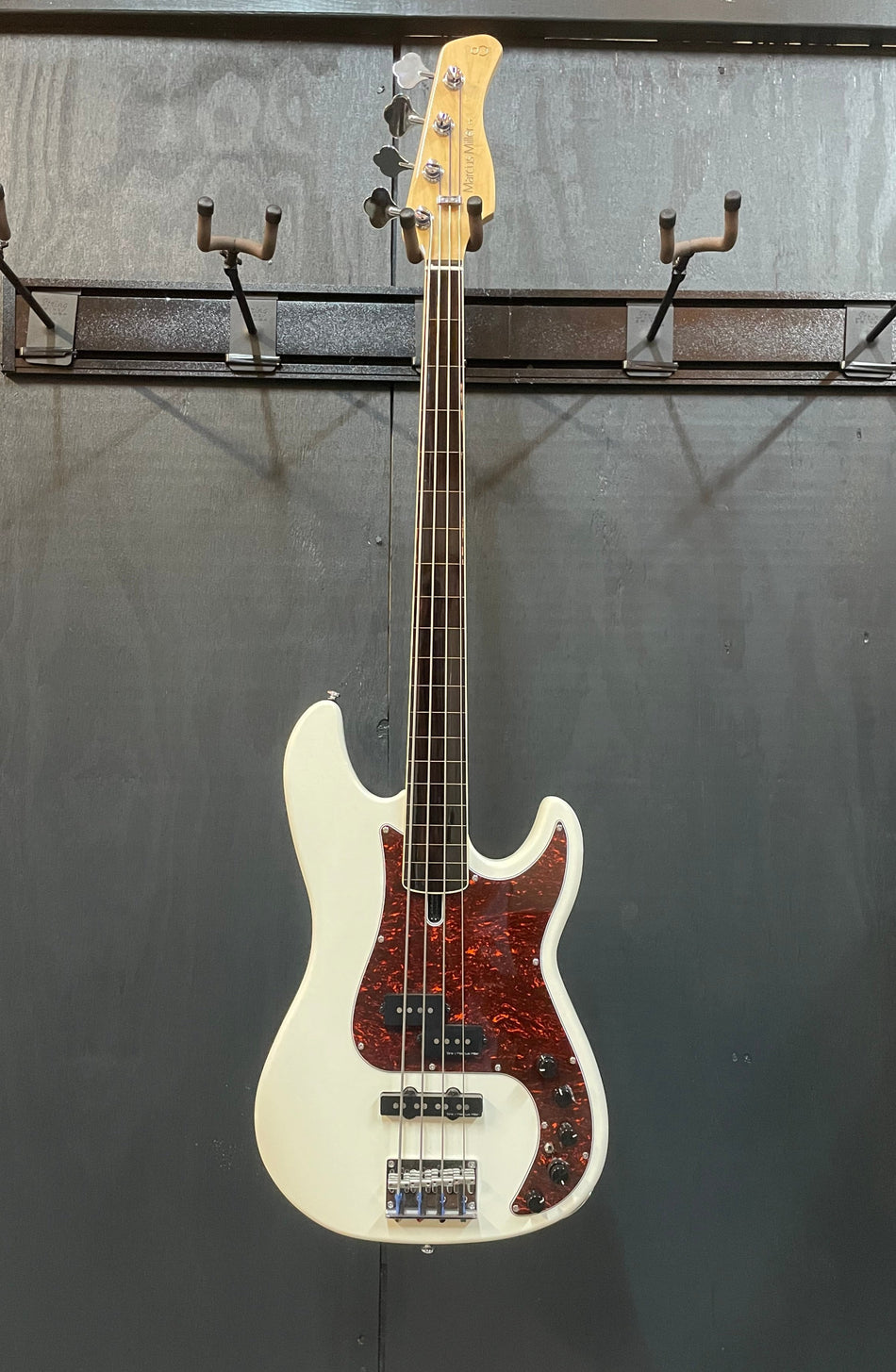 Marcus Miller Sire Fretless Bass